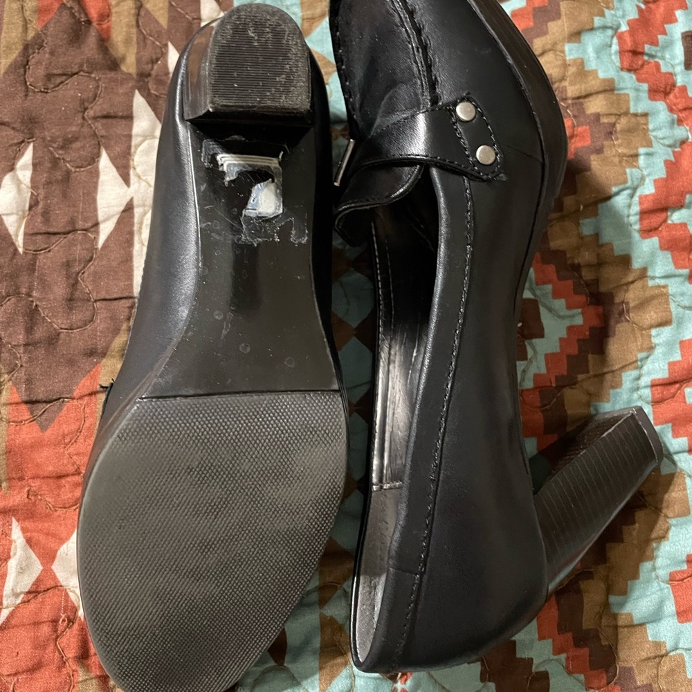 Shoes - Picture 3 of 4